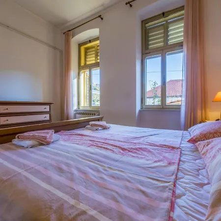 Apartman Piano *