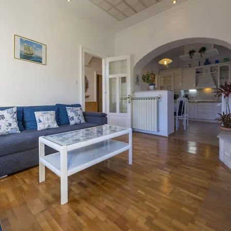 Piano Apartment