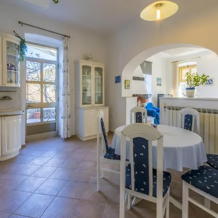 Piano Apartment *