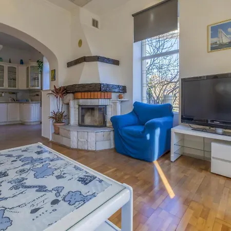 Piano Apartment